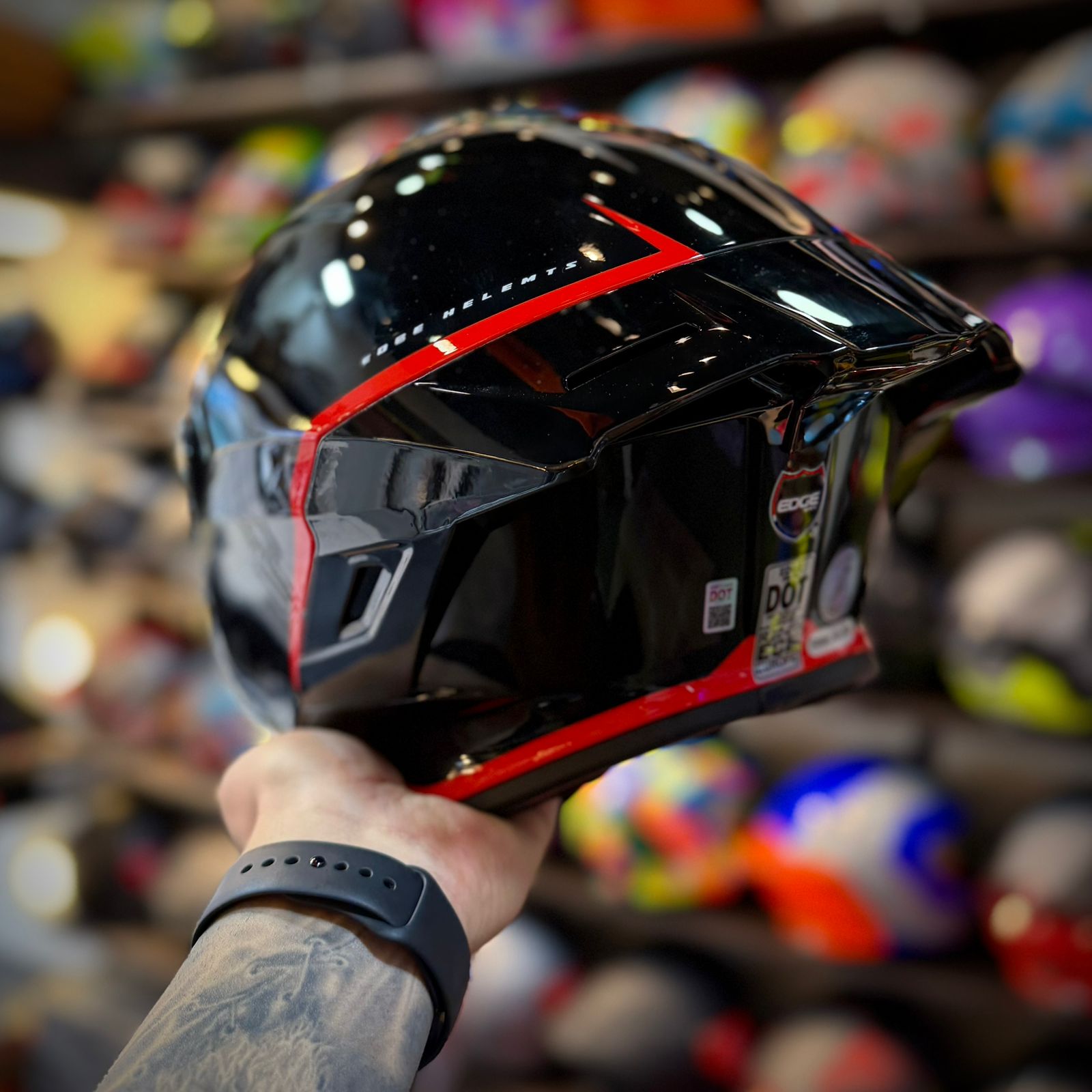 CASCO CERTIFICADO EDGE SHANGAI NEGRO BRILLO – EDICIÓN FICTION - Imagen 3