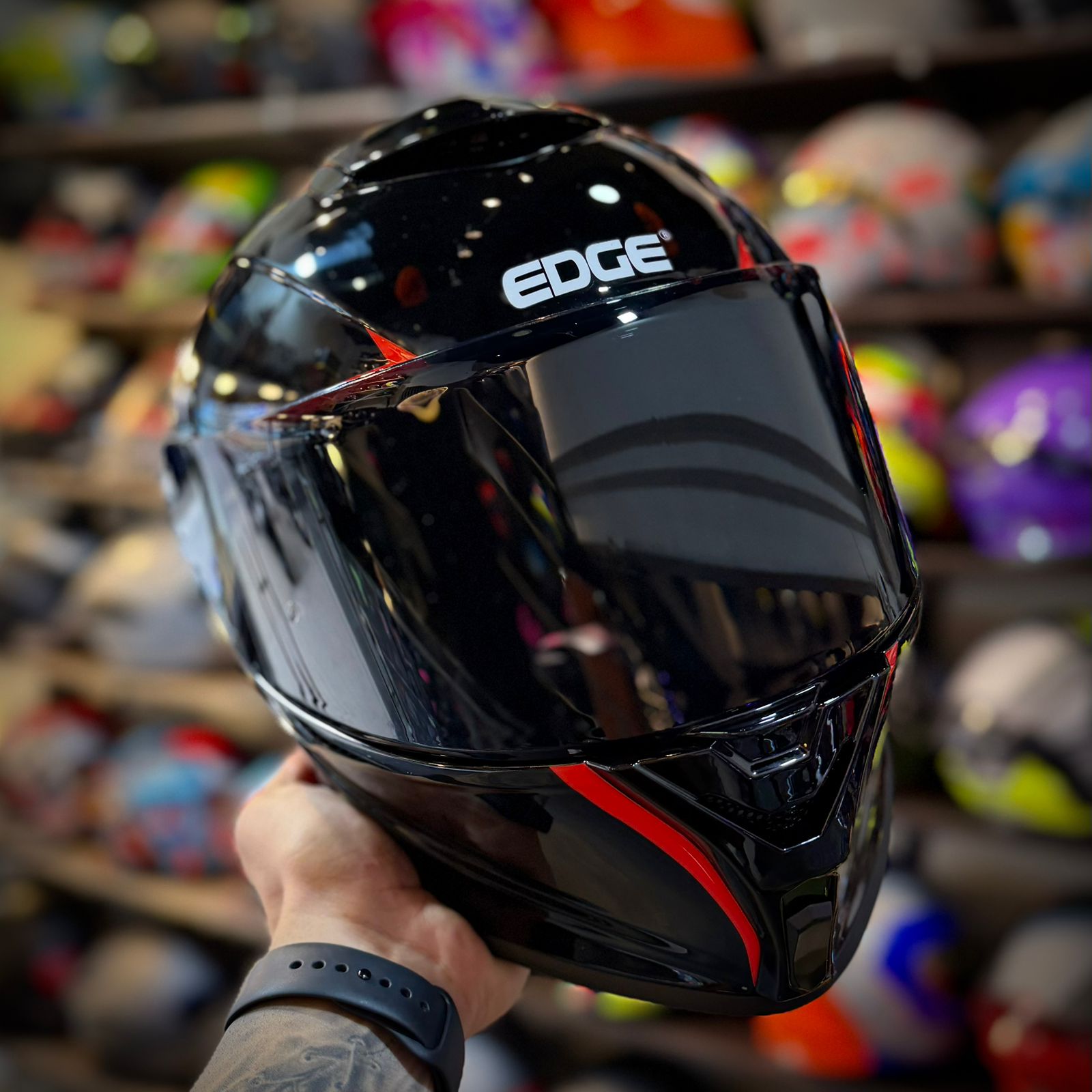 CASCO CERTIFICADO EDGE SHANGAI NEGRO BRILLO – EDICIÓN FICTION - Imagen 2
