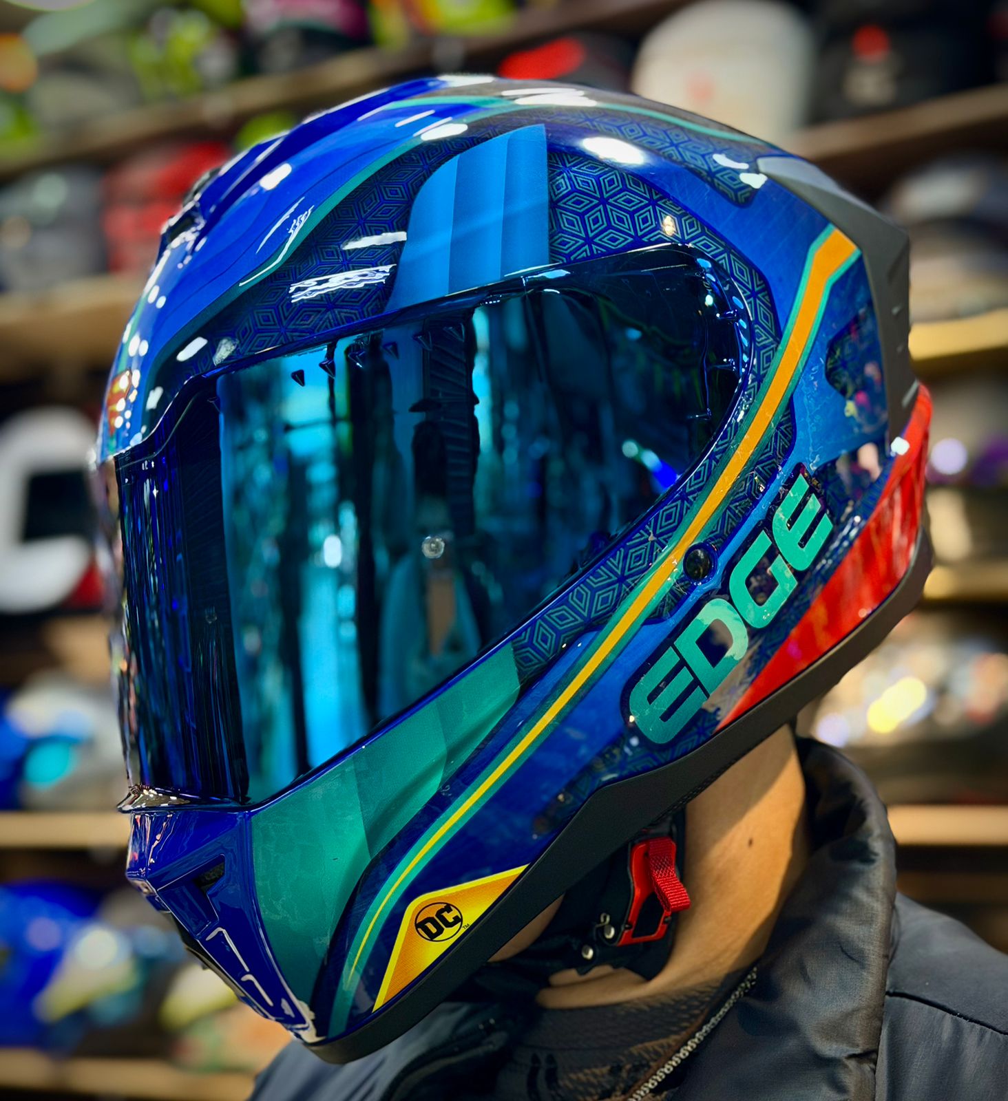 CASCO CERTIFICADO EDGE EXTREME – EDICIÓN SUPERMAN
