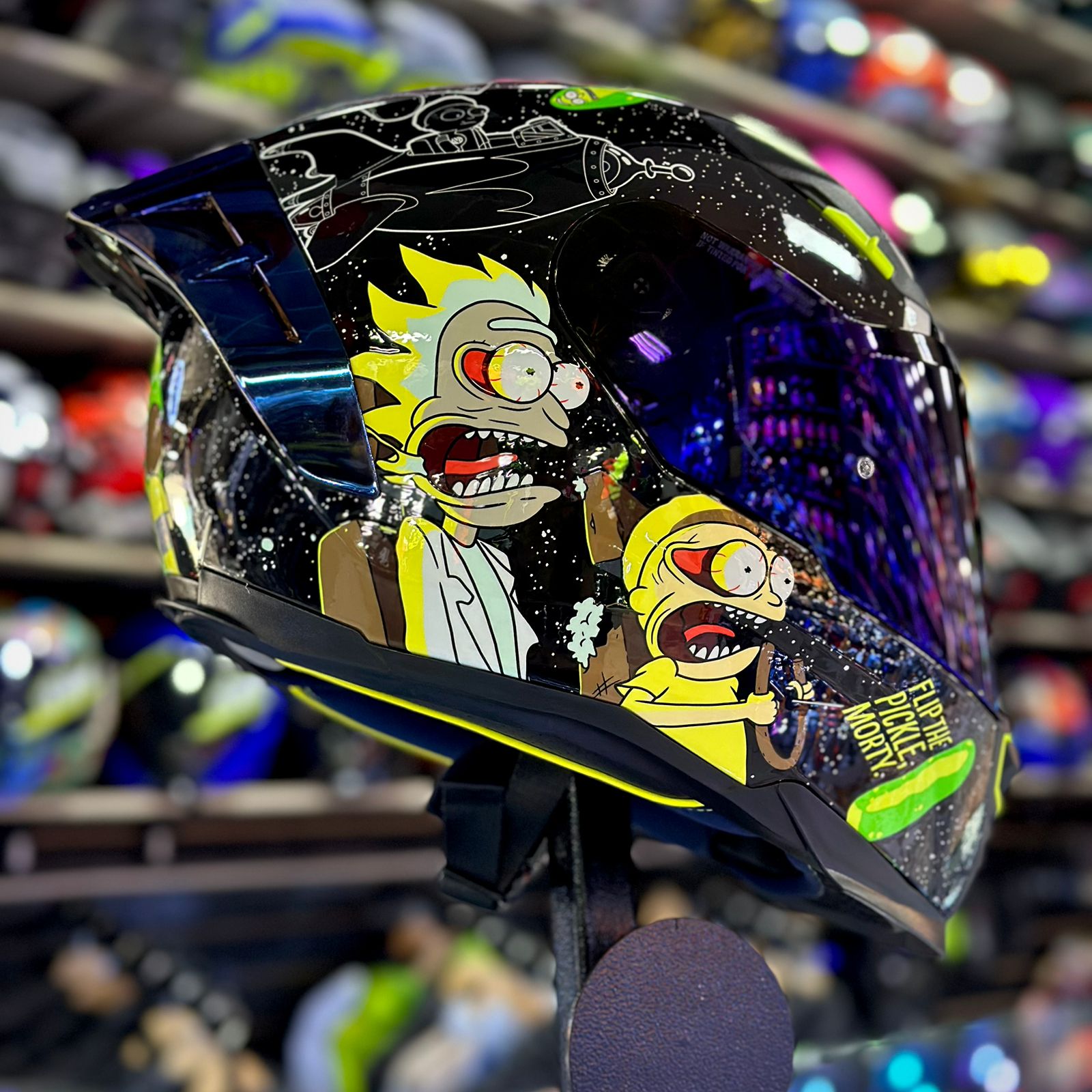 COMBO CASCO CERTIFICADO SHAFT 562 - EDICIÓN RICK & MORTY + INTERCOMUNICADOR Q58MAX - Imagen 4