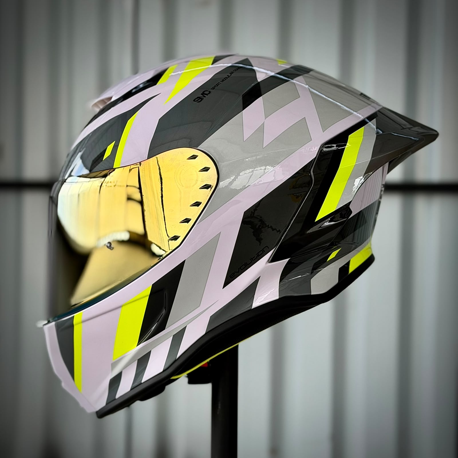 CASCO CERTIFICADO XTRONG 820 GRIS LINEAL + VISOR COLOR + VISOR TRANSPARENTE + PELÍCULA ANTIEMPAÑANTE